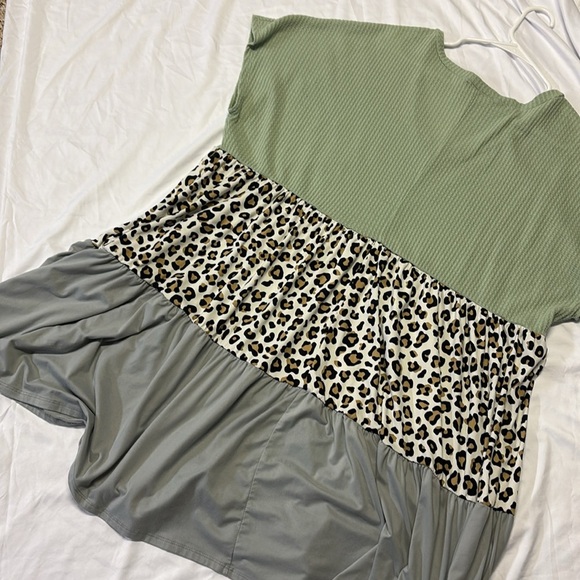 Green and Leopard Print Tunic Top - Picture 3 of 3